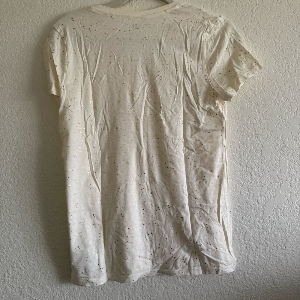 NWT GAP Women's Favorite Tee Cream V-Neck Top with gold details - Picture 3 of 4